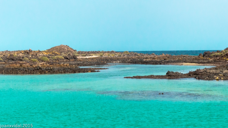 Playa azul turquesa