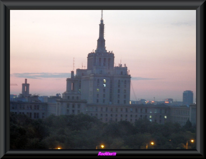 La Universidad de Bucarest al amanecer