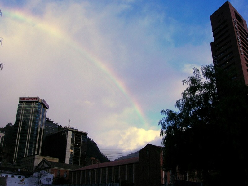 ANOCHECER CON ARCO IRIS