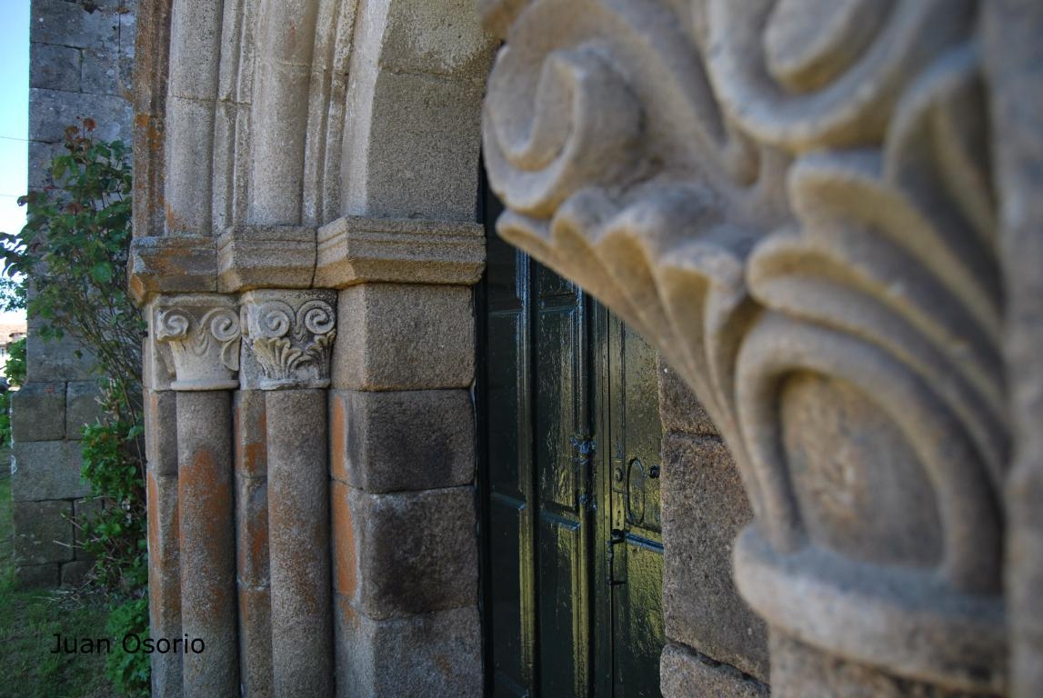 Igrexa do Burgo (Castro Caldelas): porta lateral