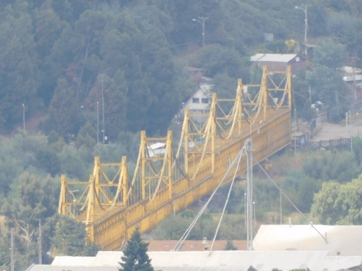 Con mucho zoom para ver el puente ferroviario