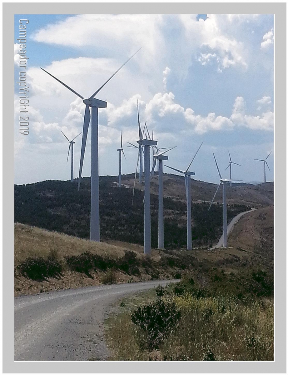 Aerogeneradores en algn lugar de La Rioja. Photography by Campeador.