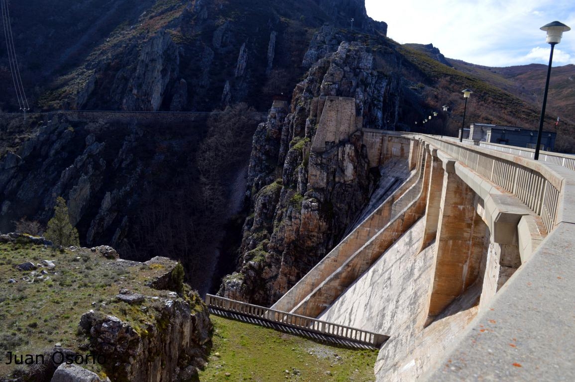 Embalse de Los Barrios de Luna