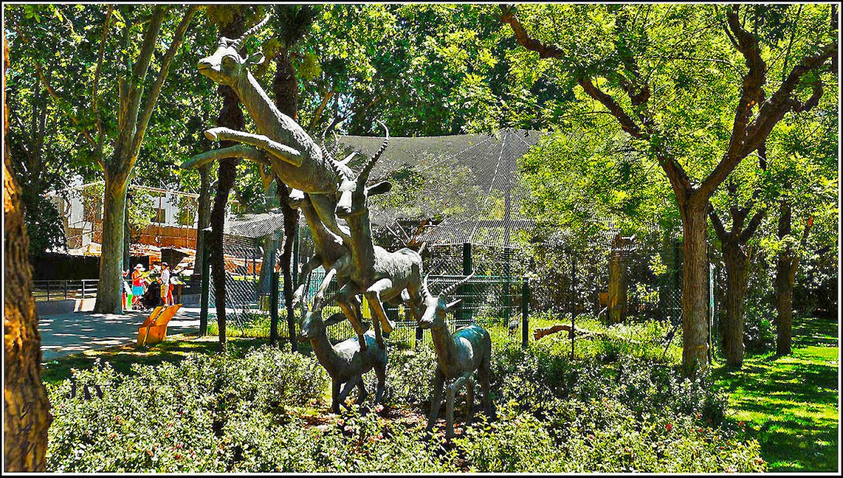 Barcelona monumento a Disney en el zoo.