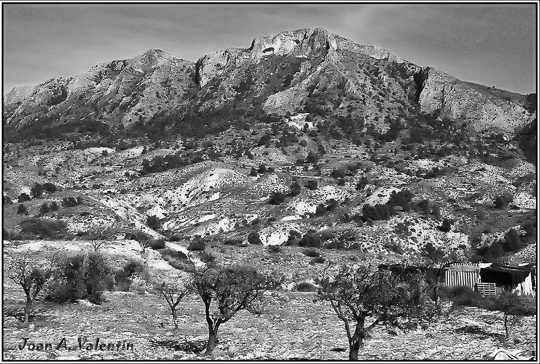 Sierra Luga o Sierra del Lugar.