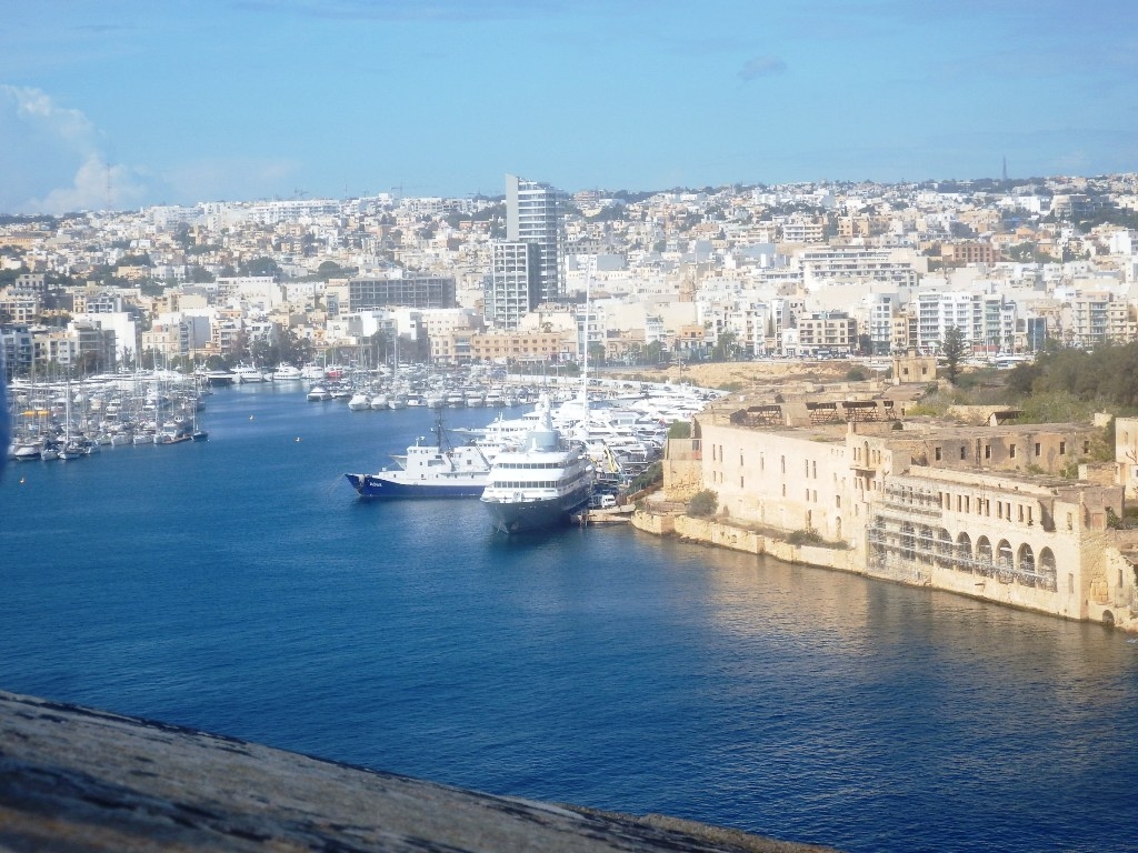 La ciudad de La Valetta, capital de Malta, desde  el puerto