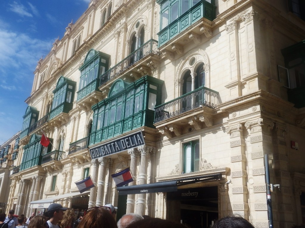 Las clebres galeras  balcones que presentan la mayor parte de los edificios de Malta