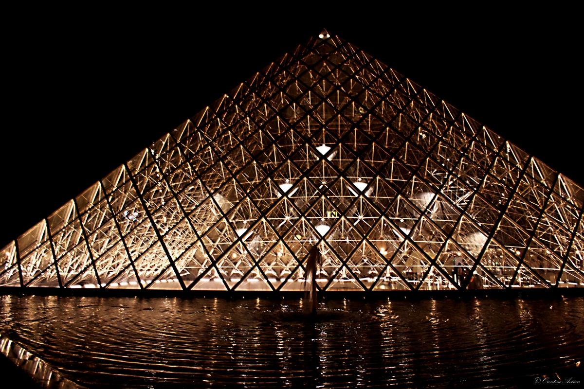 Piramide Louvre 01