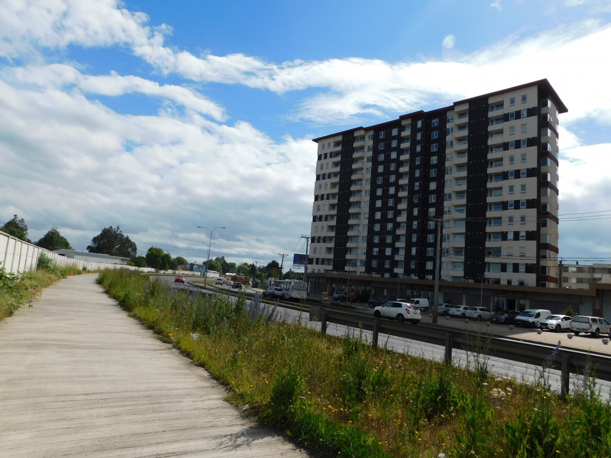 Un edificio nuevo en el camino