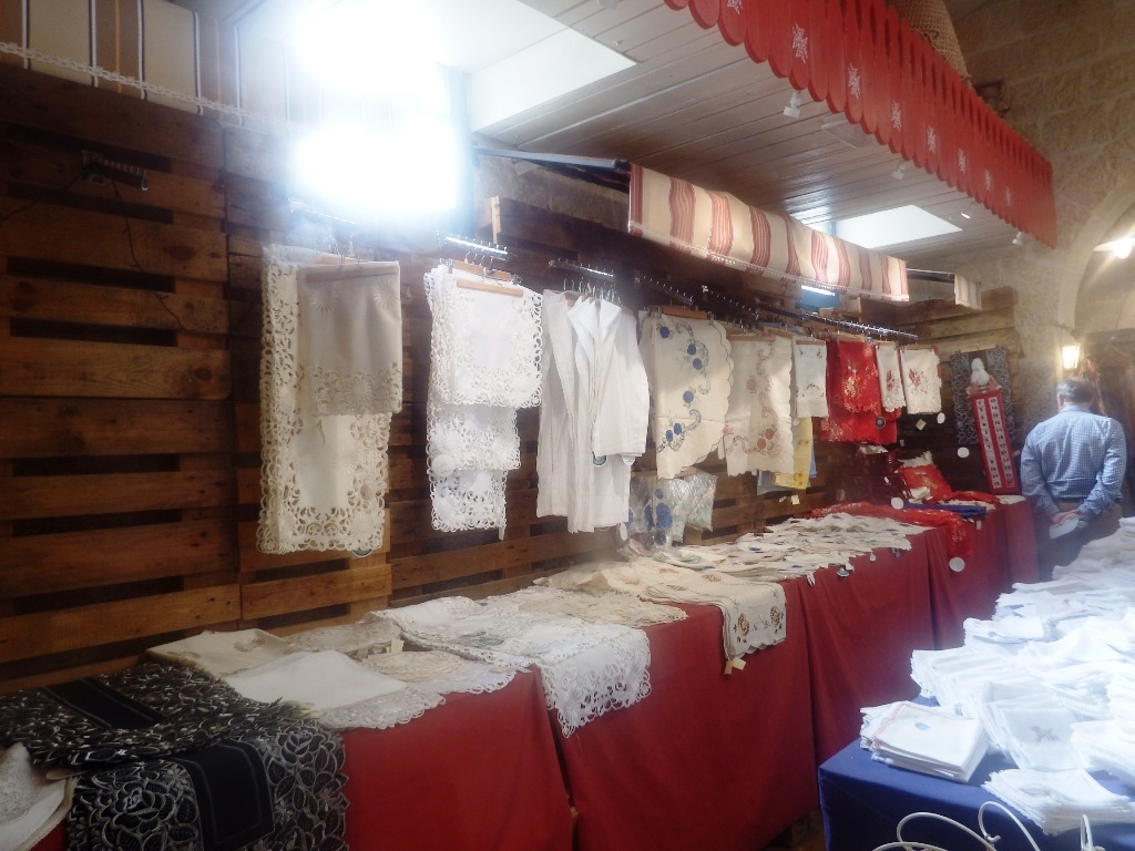 Venta de artesana textil de Gozo