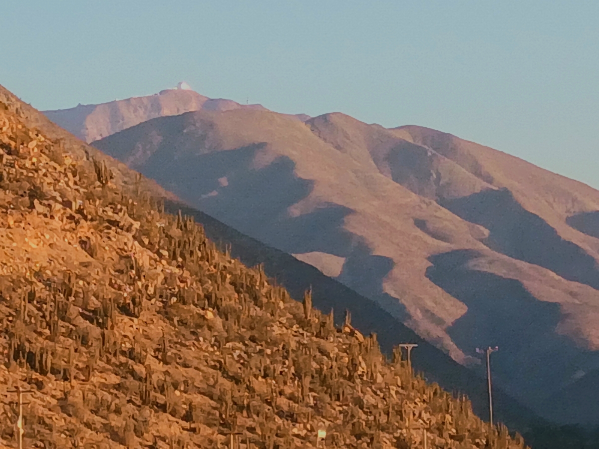 Valle de Elqui. En la punta del cerro el observatorio Cerro Tololo