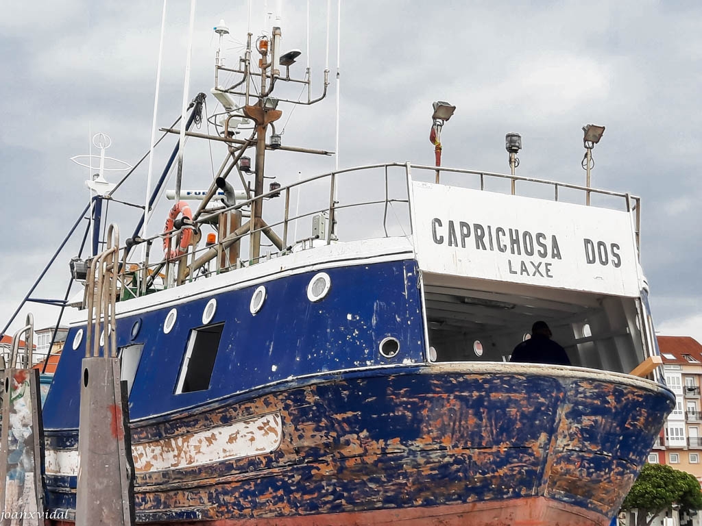 RESTAURACION BARCO DE PESCA EN LAXE