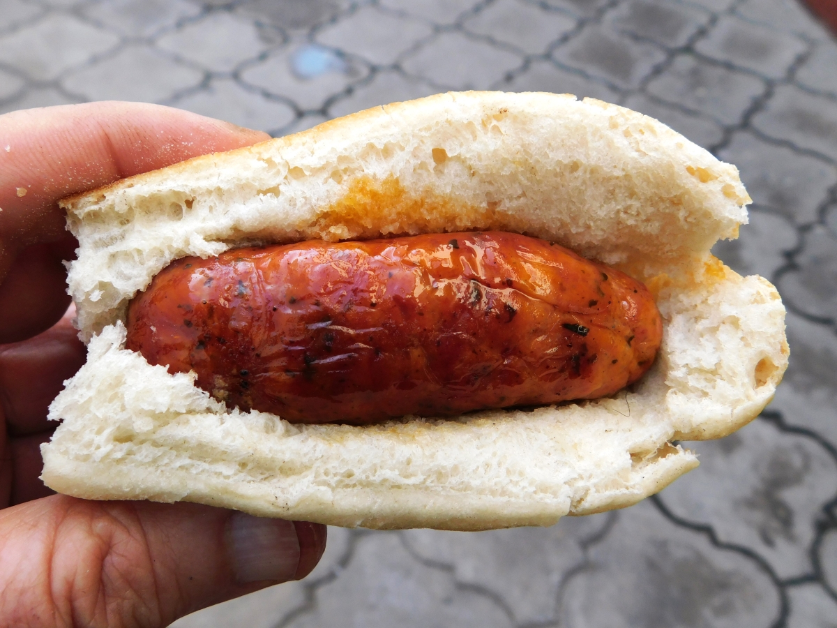 Los choripanes no pueden faltar en un asado