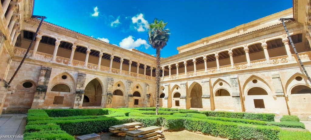 CLAUSTRO GTICO DEL MONASTERIO