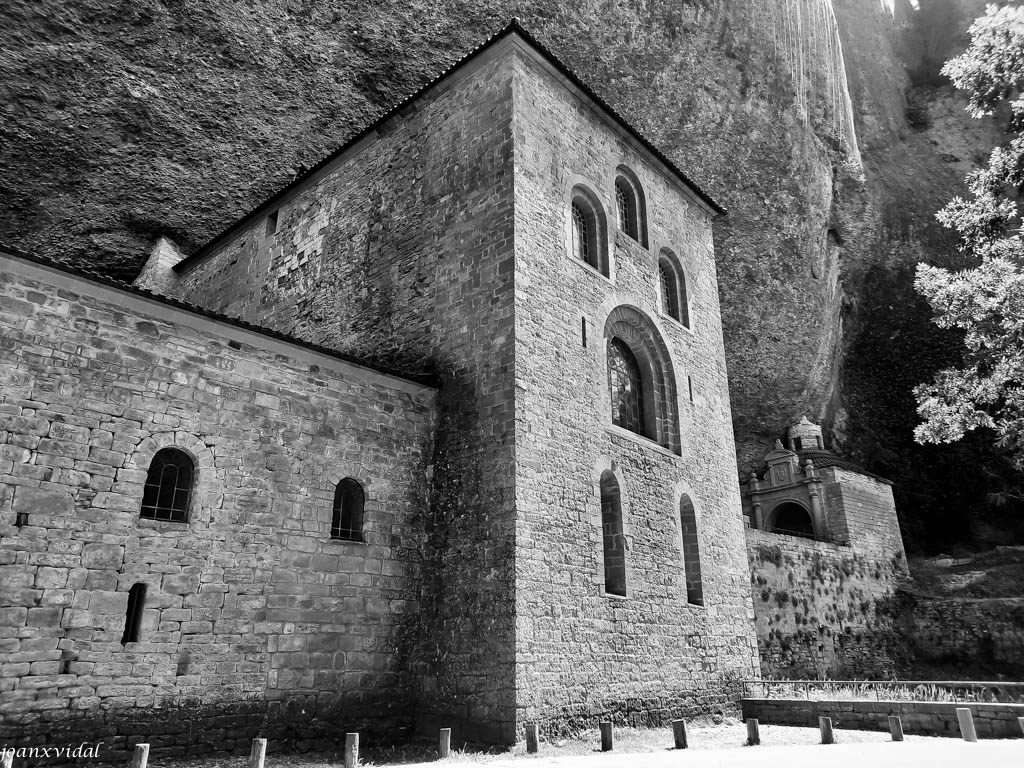 MONESTIR ROMNIC DE SANT JOAN DE LA PENYA