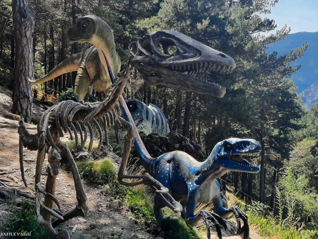 DINOSAURES ALS JARDINS DE JUBERRI