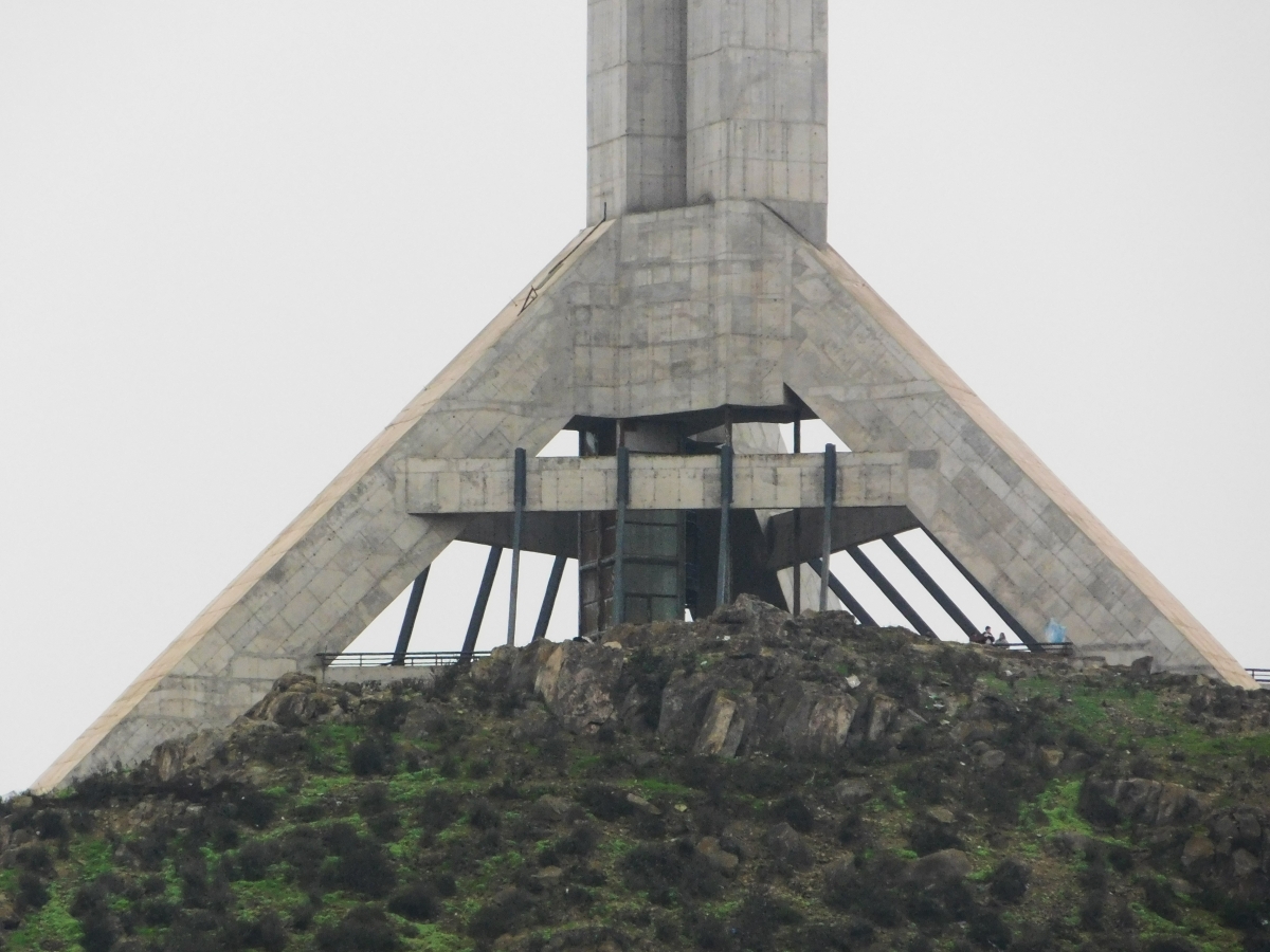 Base de la cruz del milenio