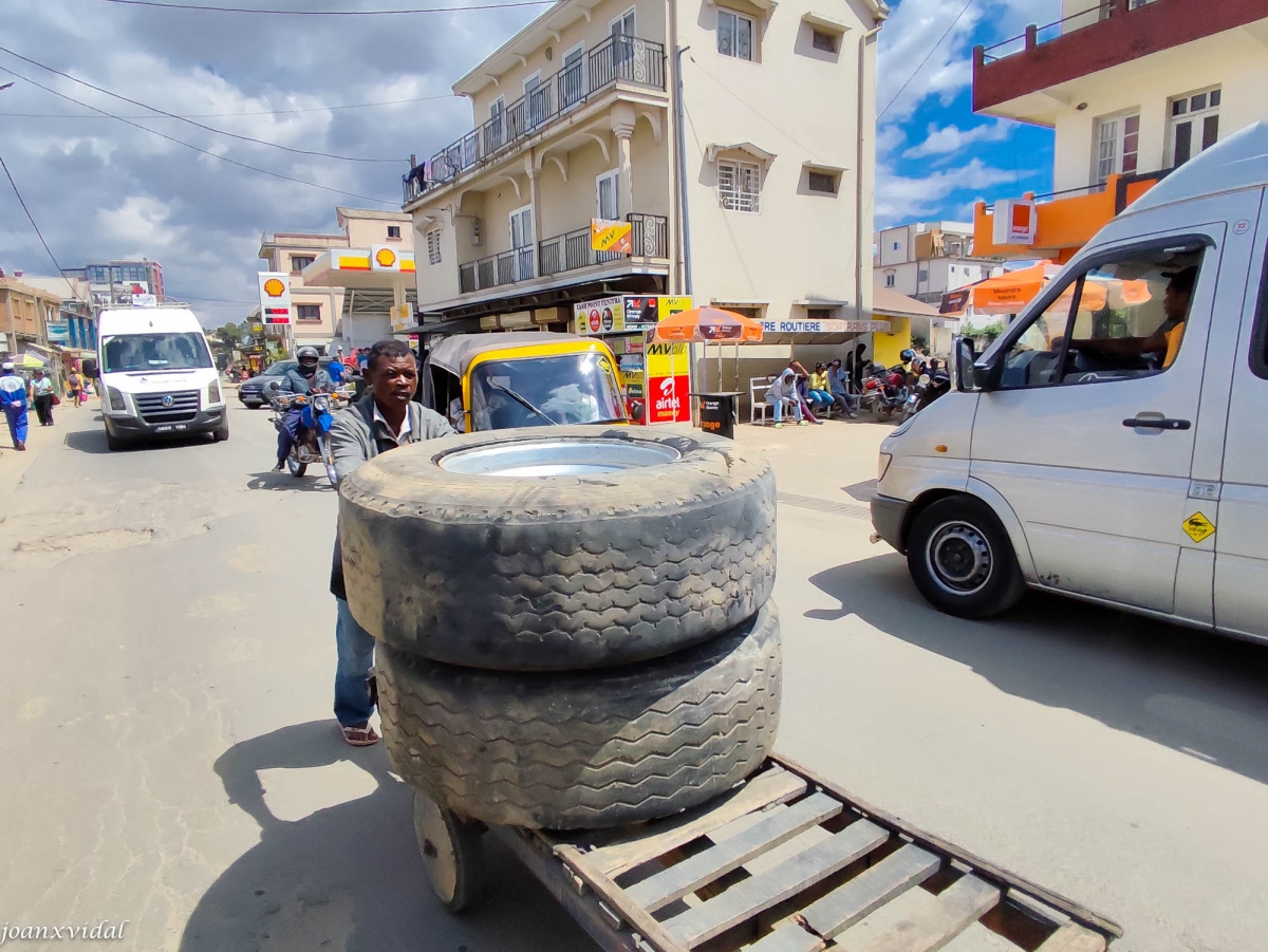 MERCANCIAS Y MEDIOS DE TRANSPORTE