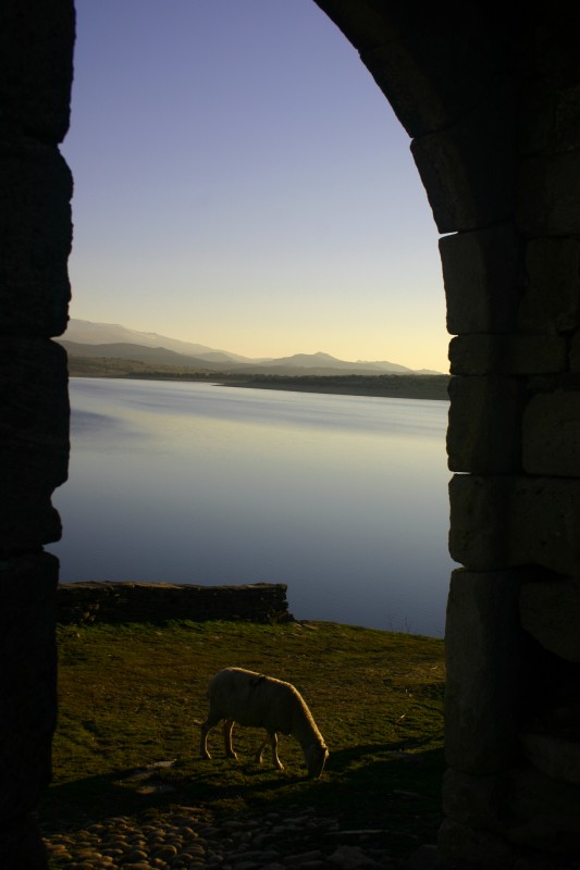 Tras la puerta de la muralla