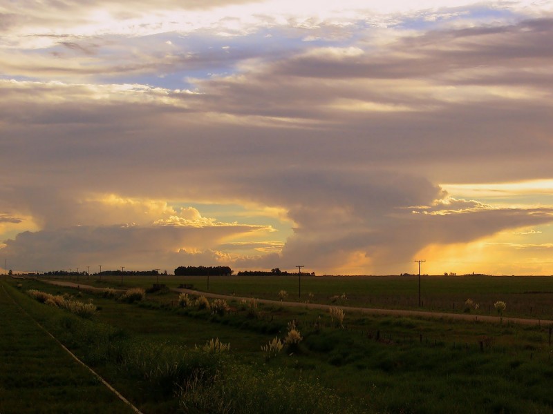 NUBES A LO LEJOS