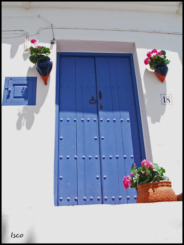 Puerta azul