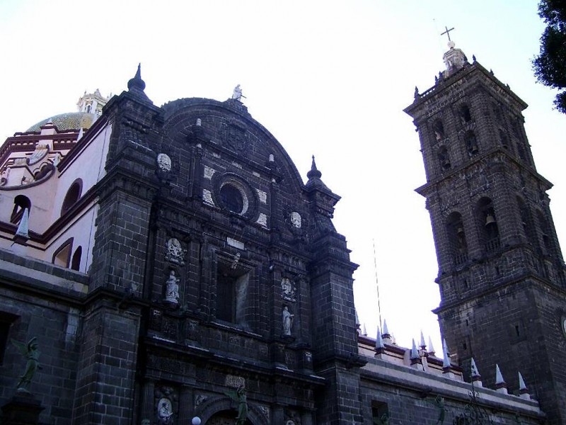 Al pi de la Catedral Poblana