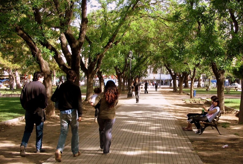 CRUZANDO LA PLAZA