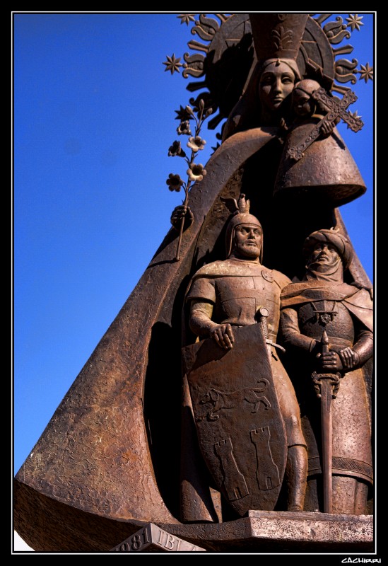 Monumento a la  Virgen de los Desamparados (dedicada a Miquean)