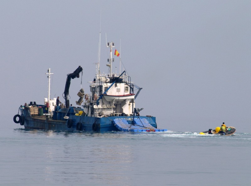 Un barco azul