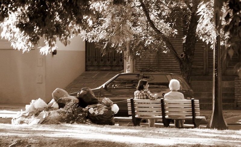 de plazas y basurales...