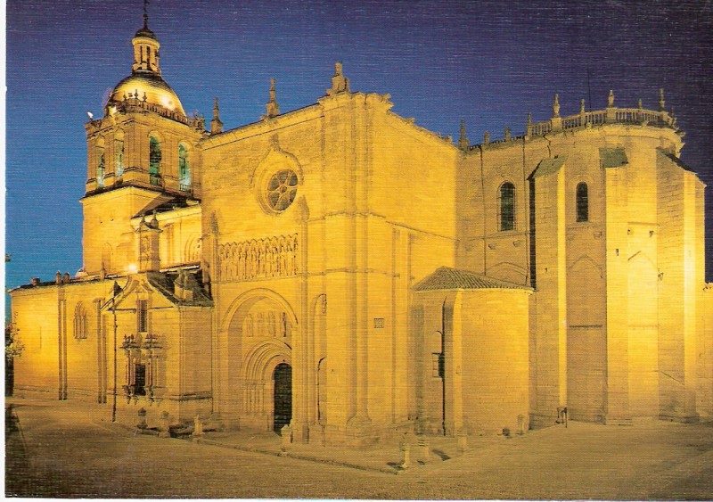 fachada catedral noche