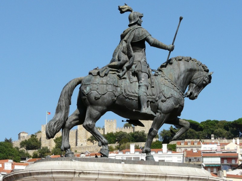 Monumento a Figueroa - y Castillo San Jorge