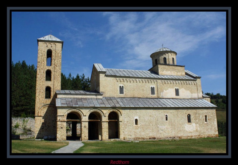 Monasterio de Sopcani con campanario