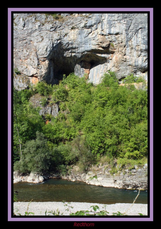 Cueva y rio de Montenegro