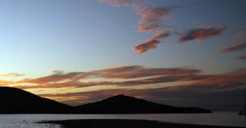 Atardecer y la isla del cuervo 02