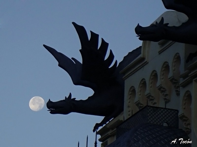 Dragon y luna