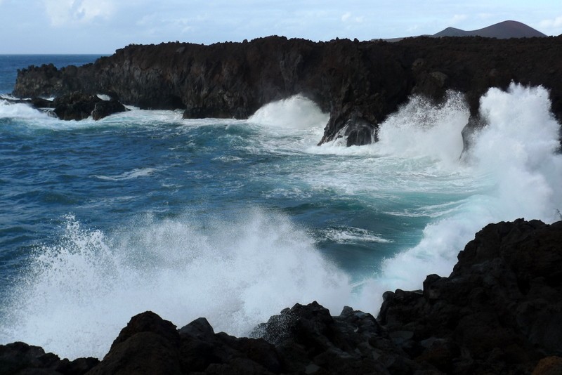 olas y lava