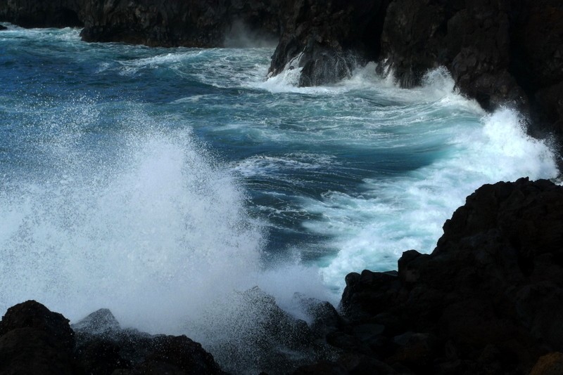 olas de plata y azul