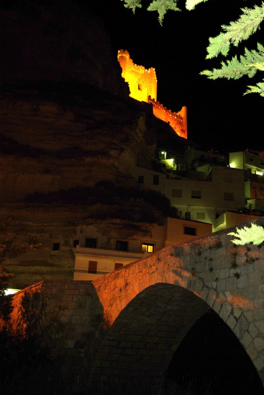 puente y castillo