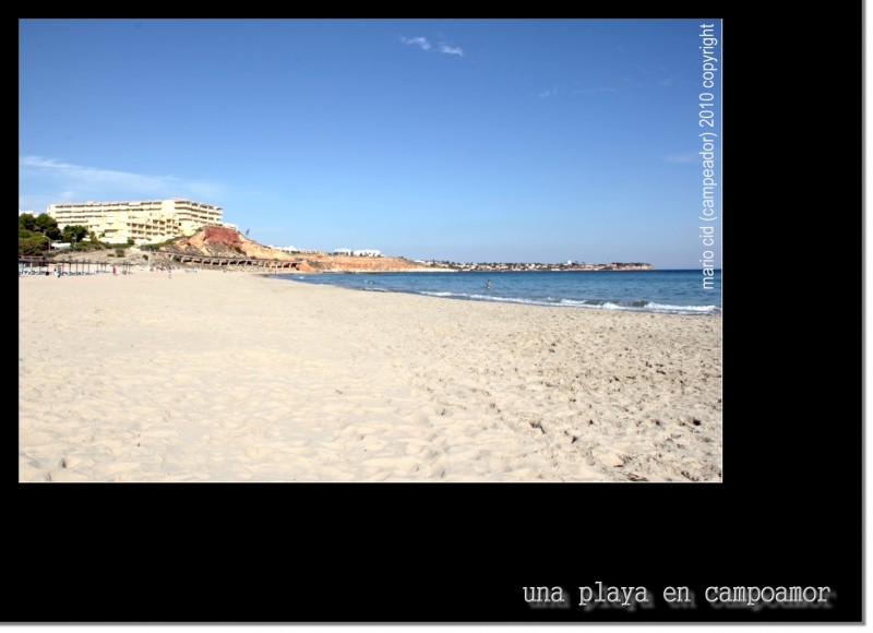 una playa en campoamor