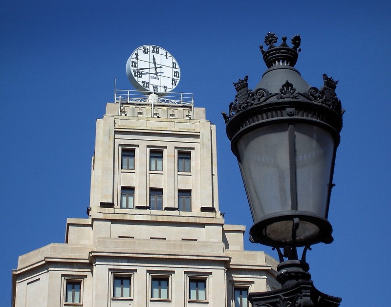 FAROLA....RELOJ Y EDIFICIO