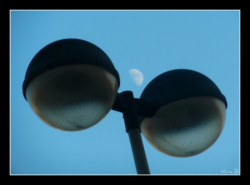 Un farol entre farolas.