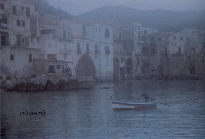 cefalu con niebla