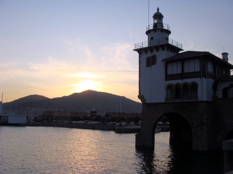 atardecer faro Arriluze 