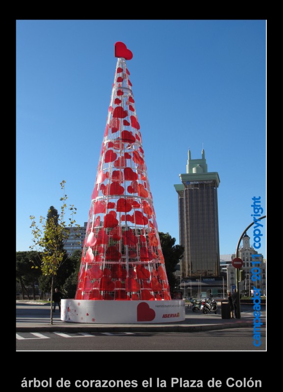 rbol de corazones en la Plaza de Coln (Navidades en Madrid)