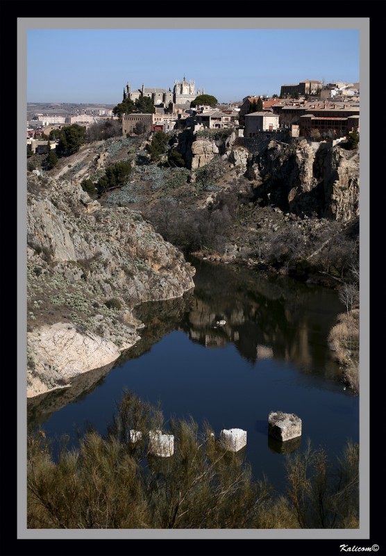 Los restos del viejo puente