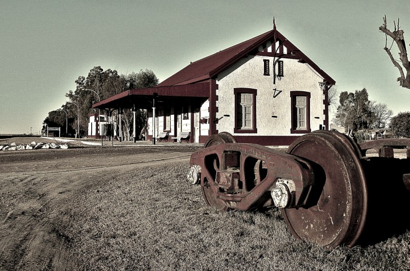 UN TREN CON CUATRO ESTACIONES