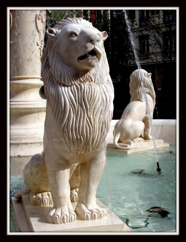 Fuente de los tres leones