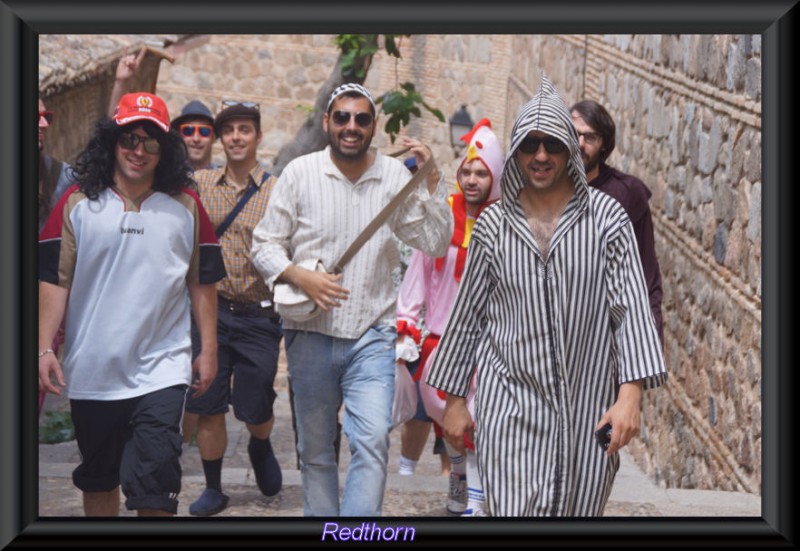 Disfrazados y dispuestos a participar en la fiesta