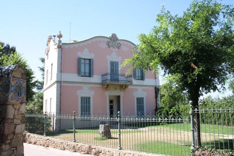 LA CASA ROSADA DE LEMILI SALA CORTS A LA GARRIGA